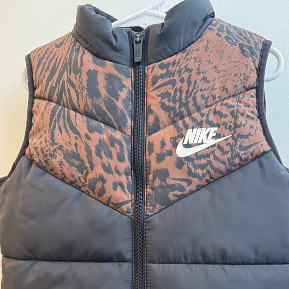 Nike Black and Gray Apparel Tag - Picture 3 of 7